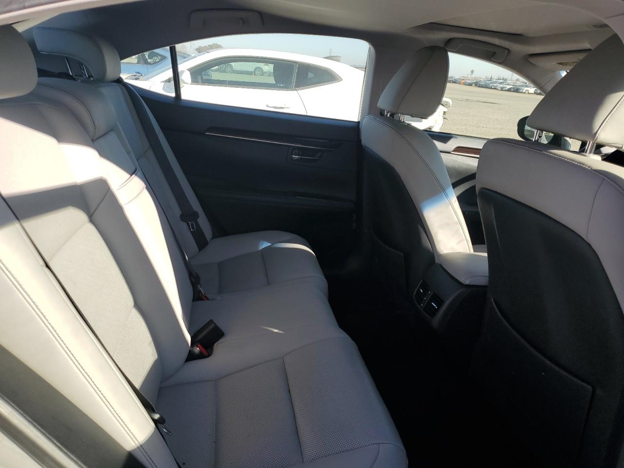 2018 Lexus ES - Image 10
