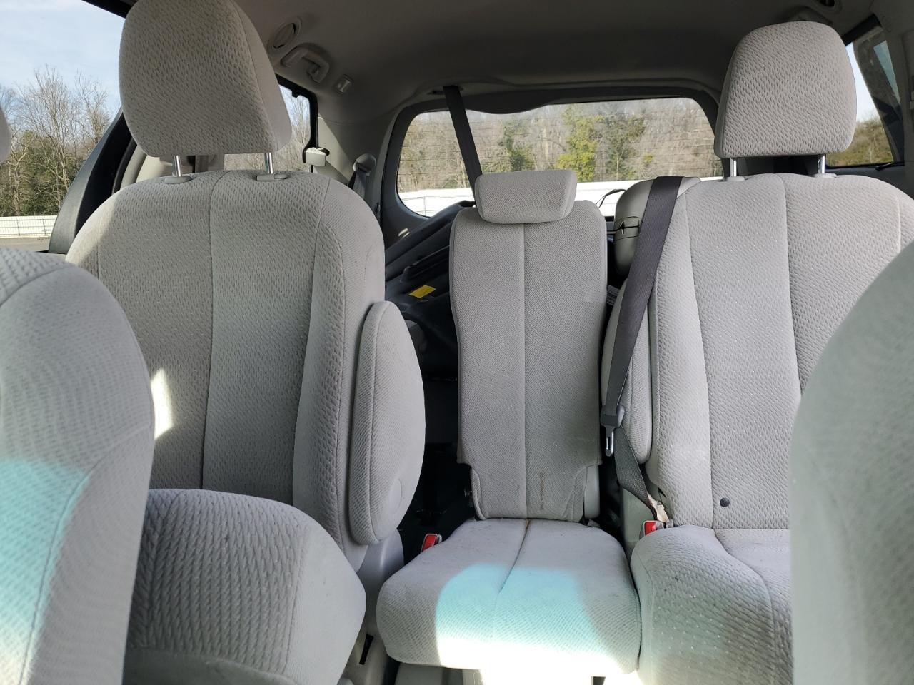 2011 Toyota Sienna - Image 10