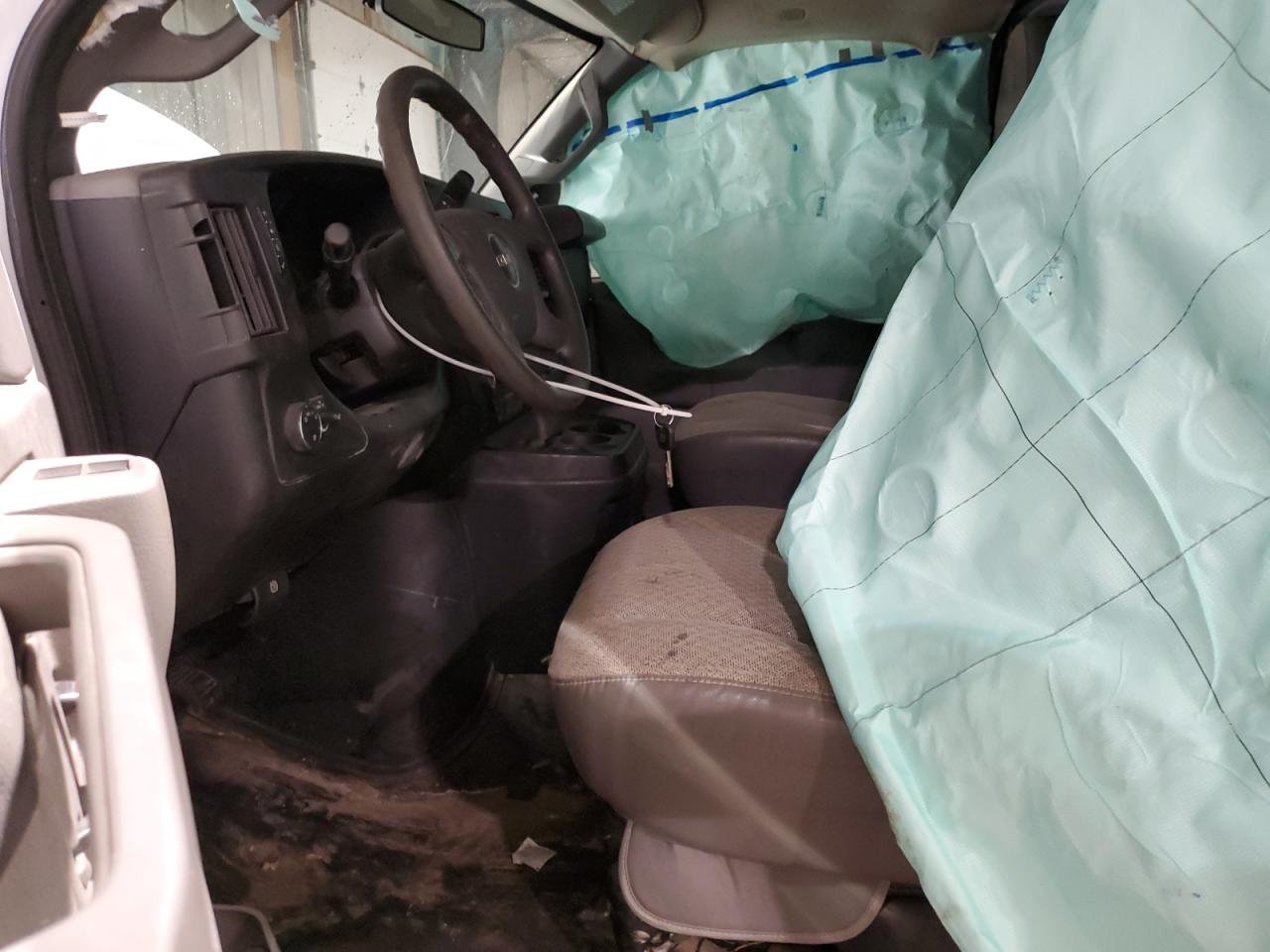 2017 GMC Savana - Image 7