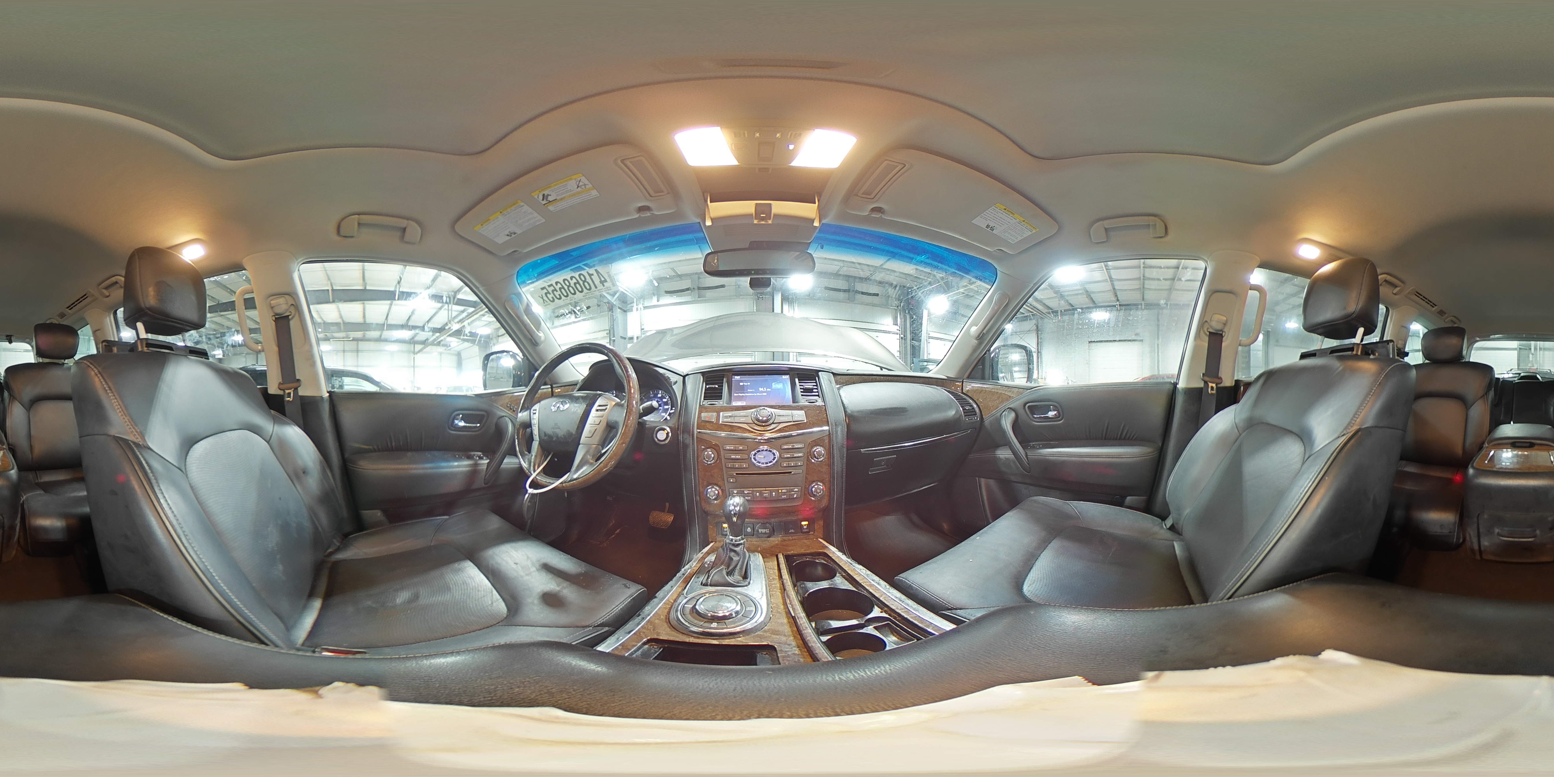 2017 Infiniti QX80 - Image 14