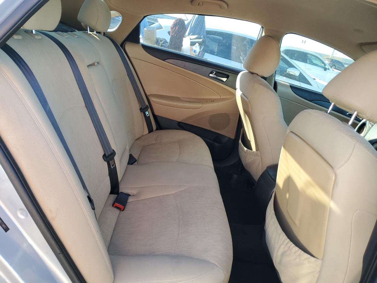 2011 Hyundai Sonata - Image 11