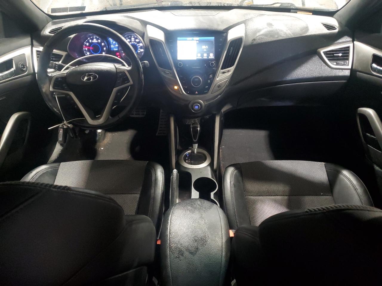 2016 Hyundai Veloster - Image 8