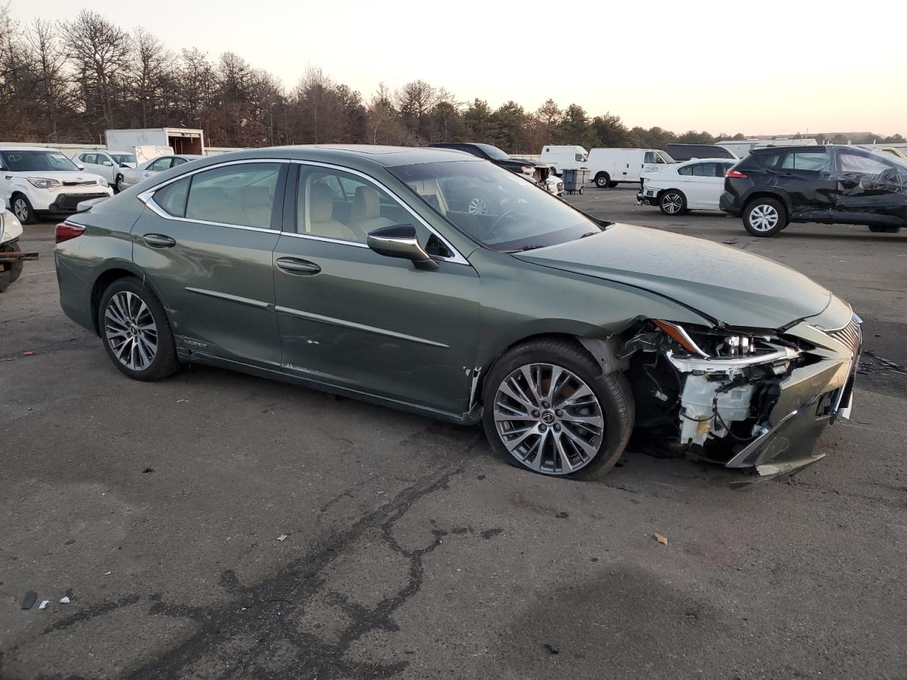 2019 Lexus ES - Image 4