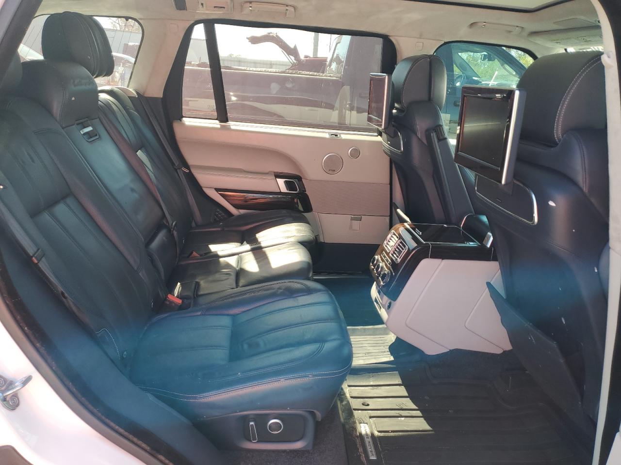2016 Land Rover Range Rover - Image 11