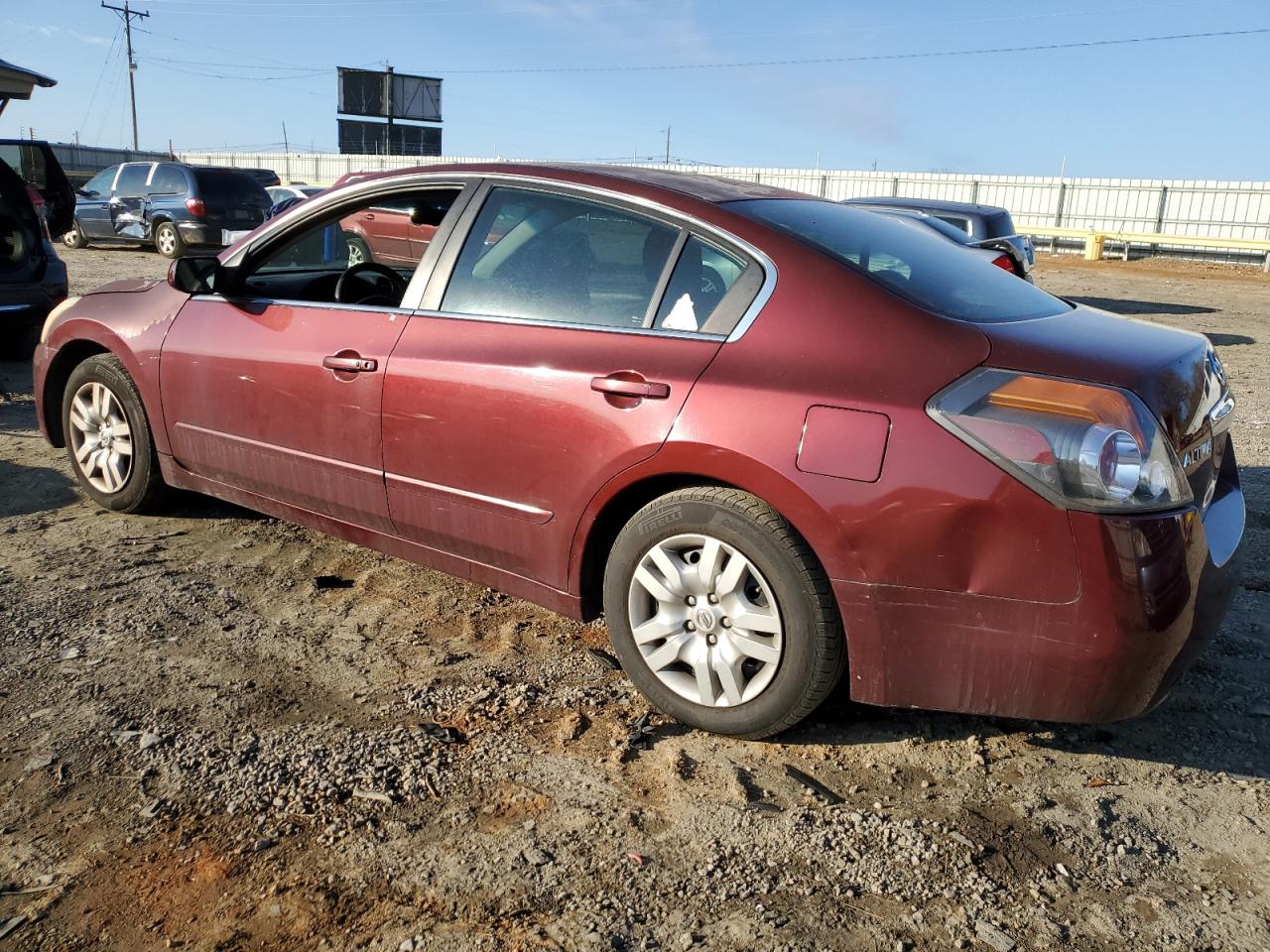 2010 Nissan Altima - Image 2