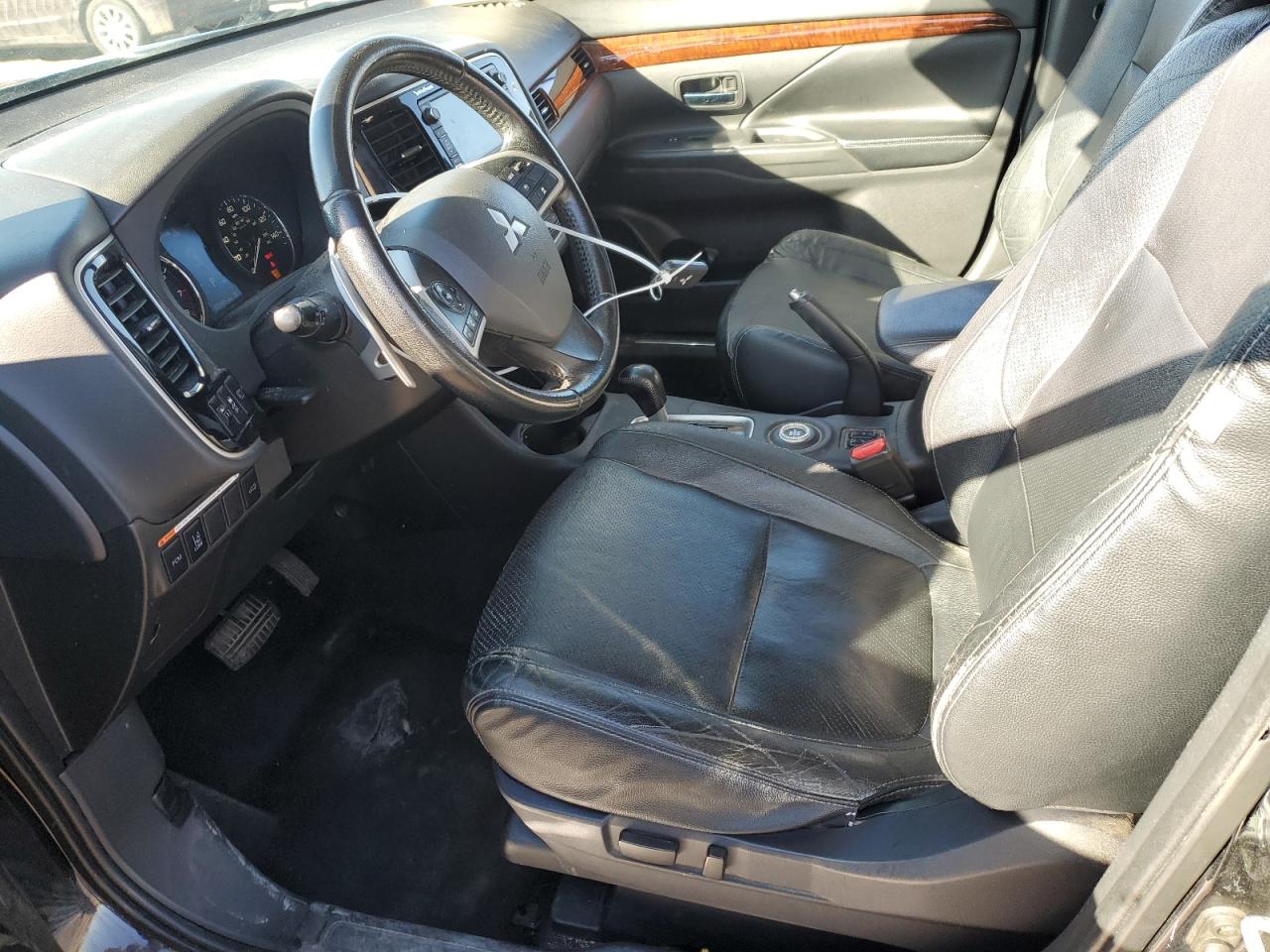 2014 Mitsubishi Outlander - Image 7