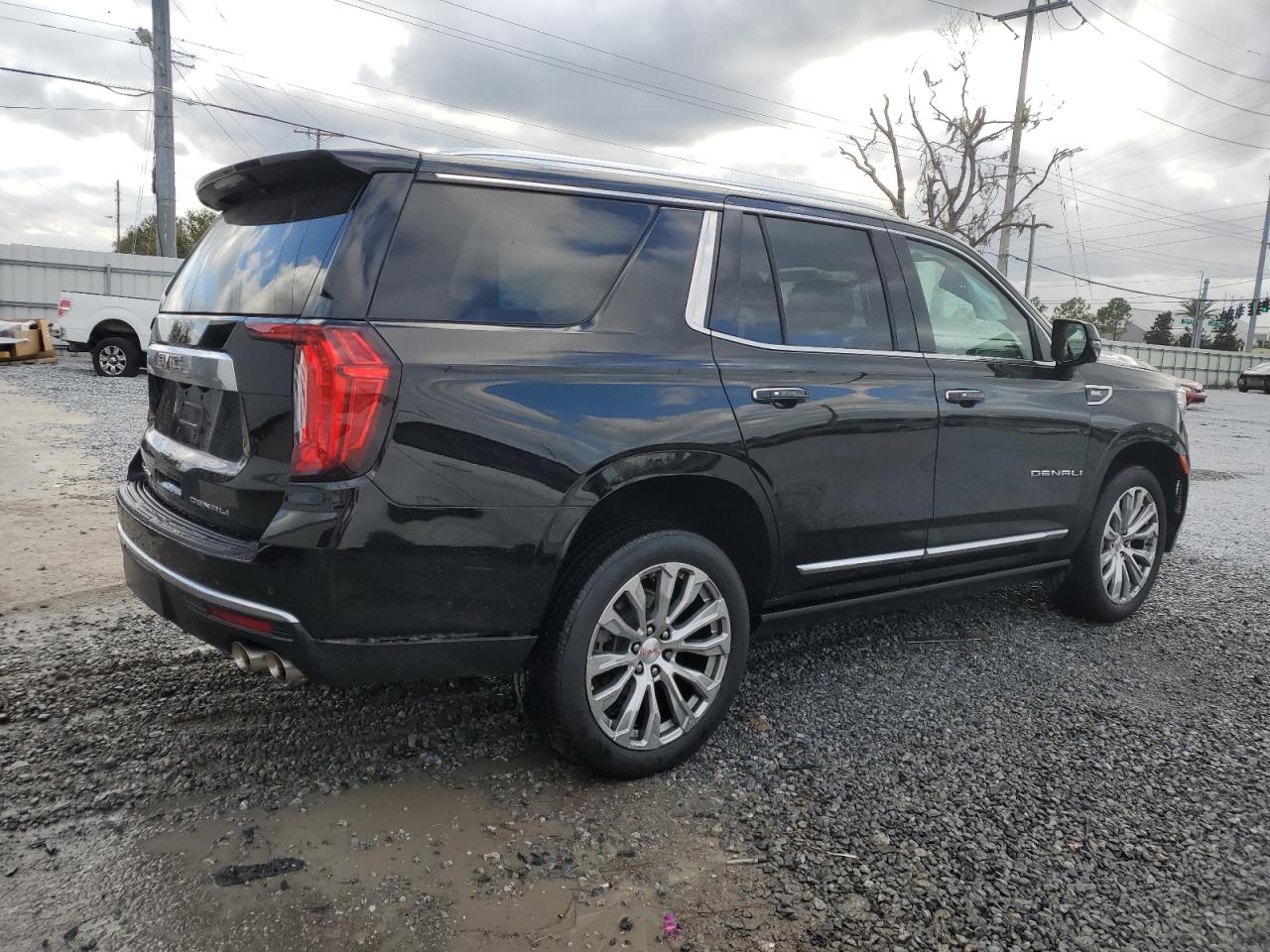 2022 GMC Yukon - Image 3