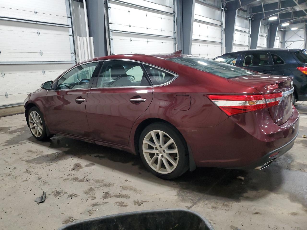 2013 Toyota Avalon - Image 2