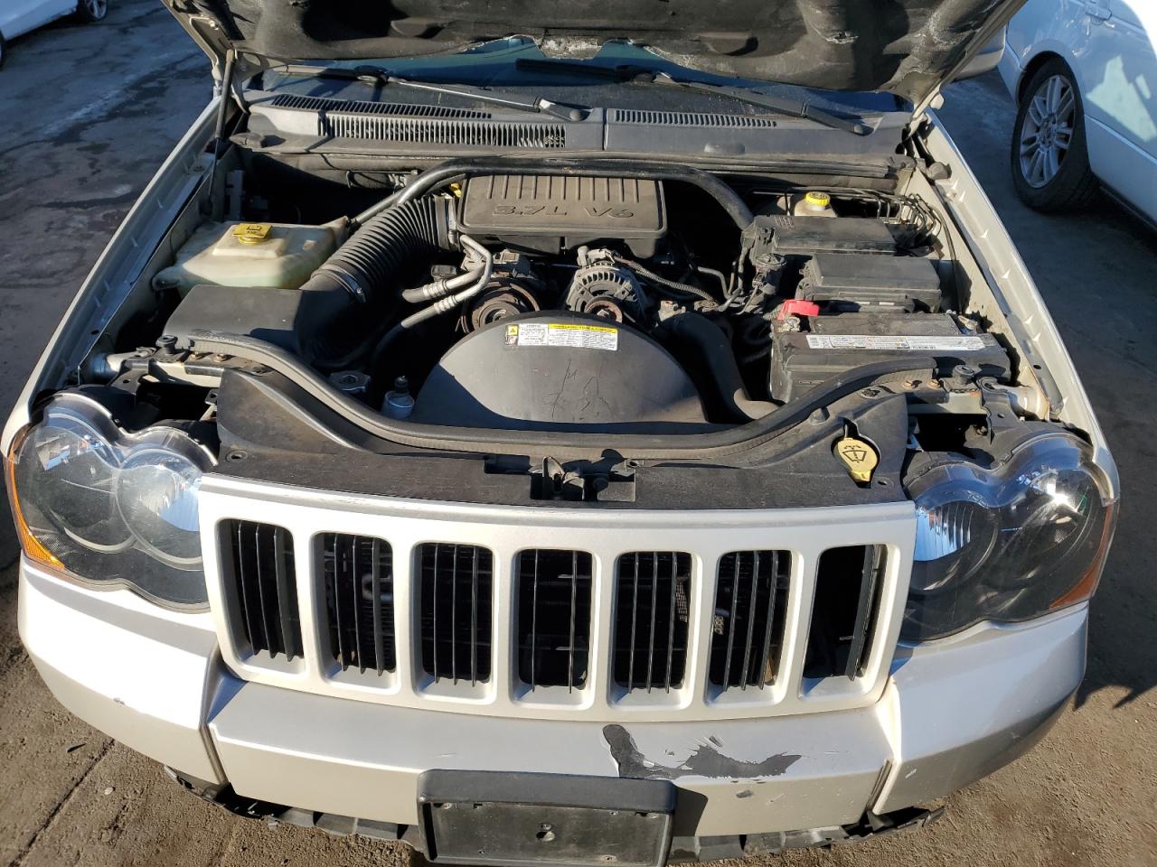 2009 Jeep Grand Cherokee - Image 12