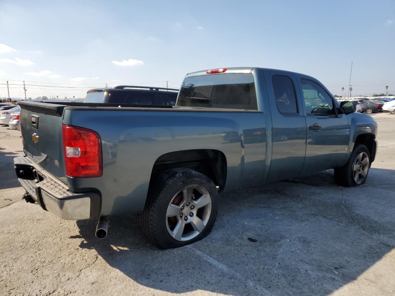 2009 Chevrolet Silverado - Image 3