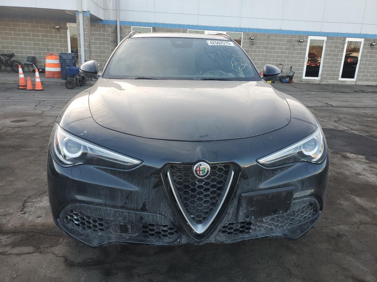 2022 Alfa Romeo Stelvio - Image 5