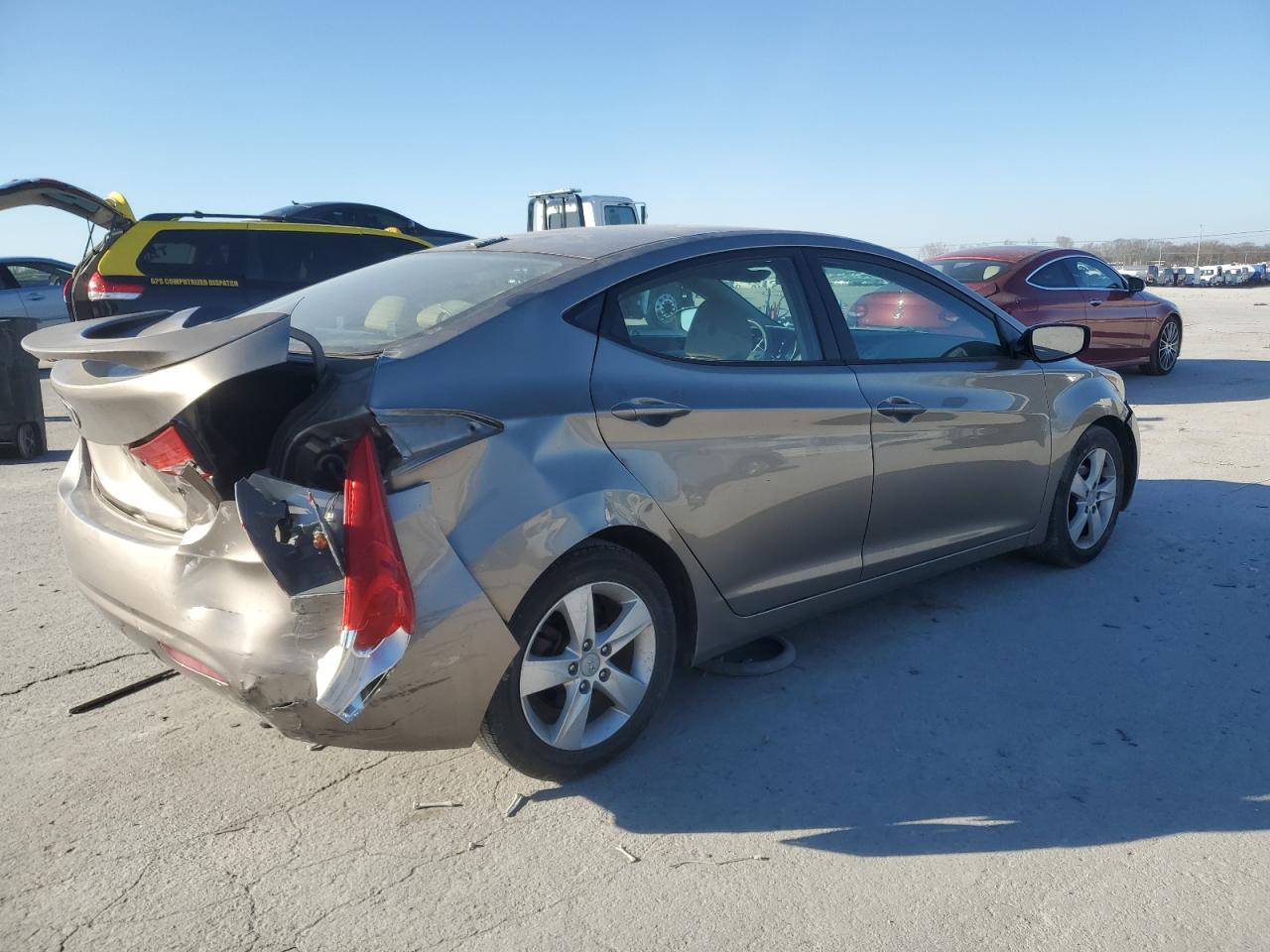 2013 Hyundai Elantra - Image 3
