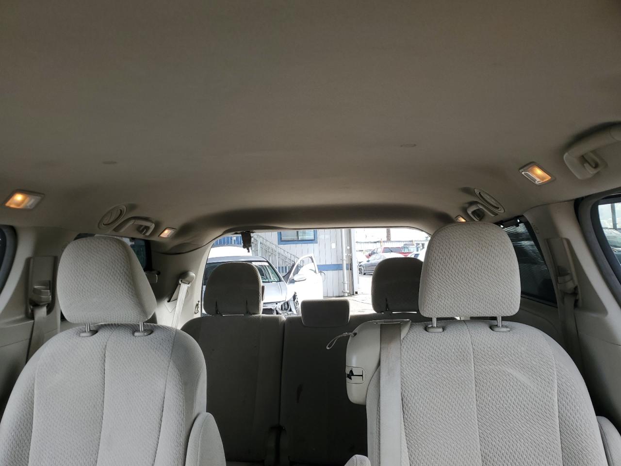 2011 Toyota Sienna - Image 10