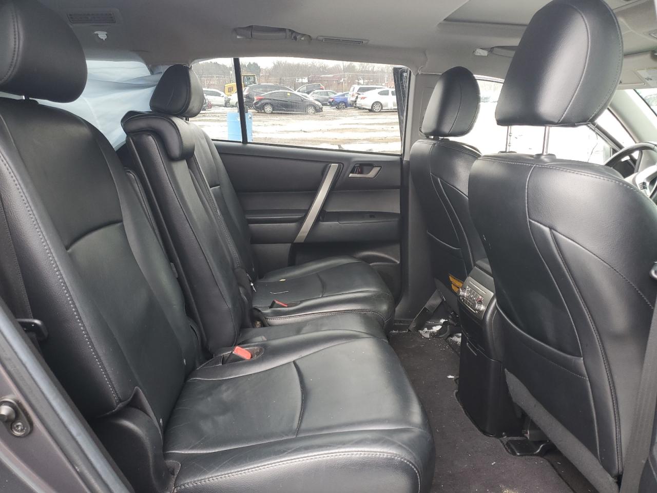 2012 Toyota Highlander - Image 11