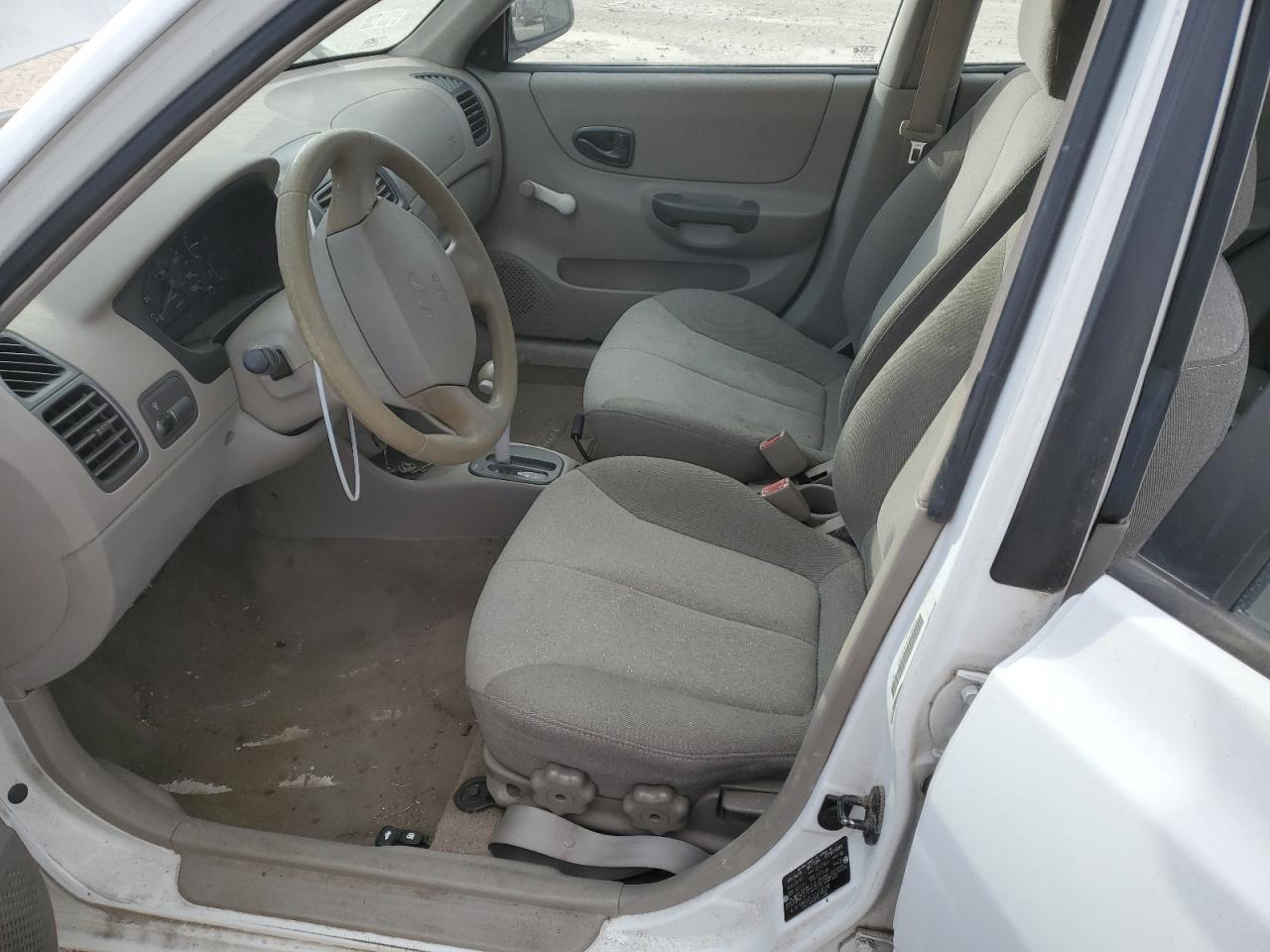 2001 Hyundai Accent - Image 7
