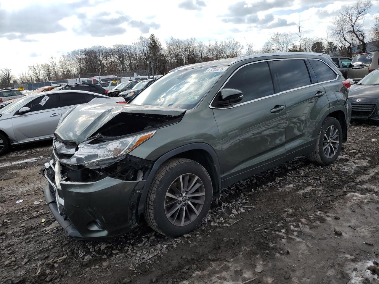 2019 Toyota Highlander - Image 1