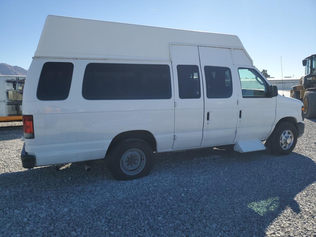 2010 Ford Econoline - Image 3