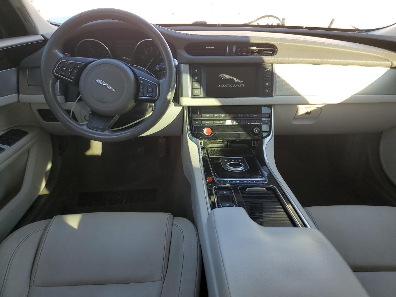 2017 Jaguar XF - Image 8
