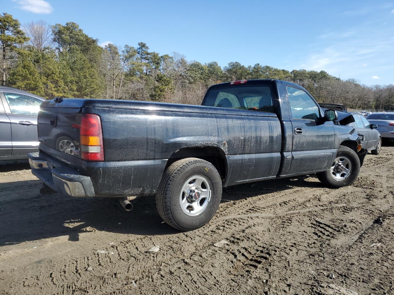2003 GMC Sierra - Image 3