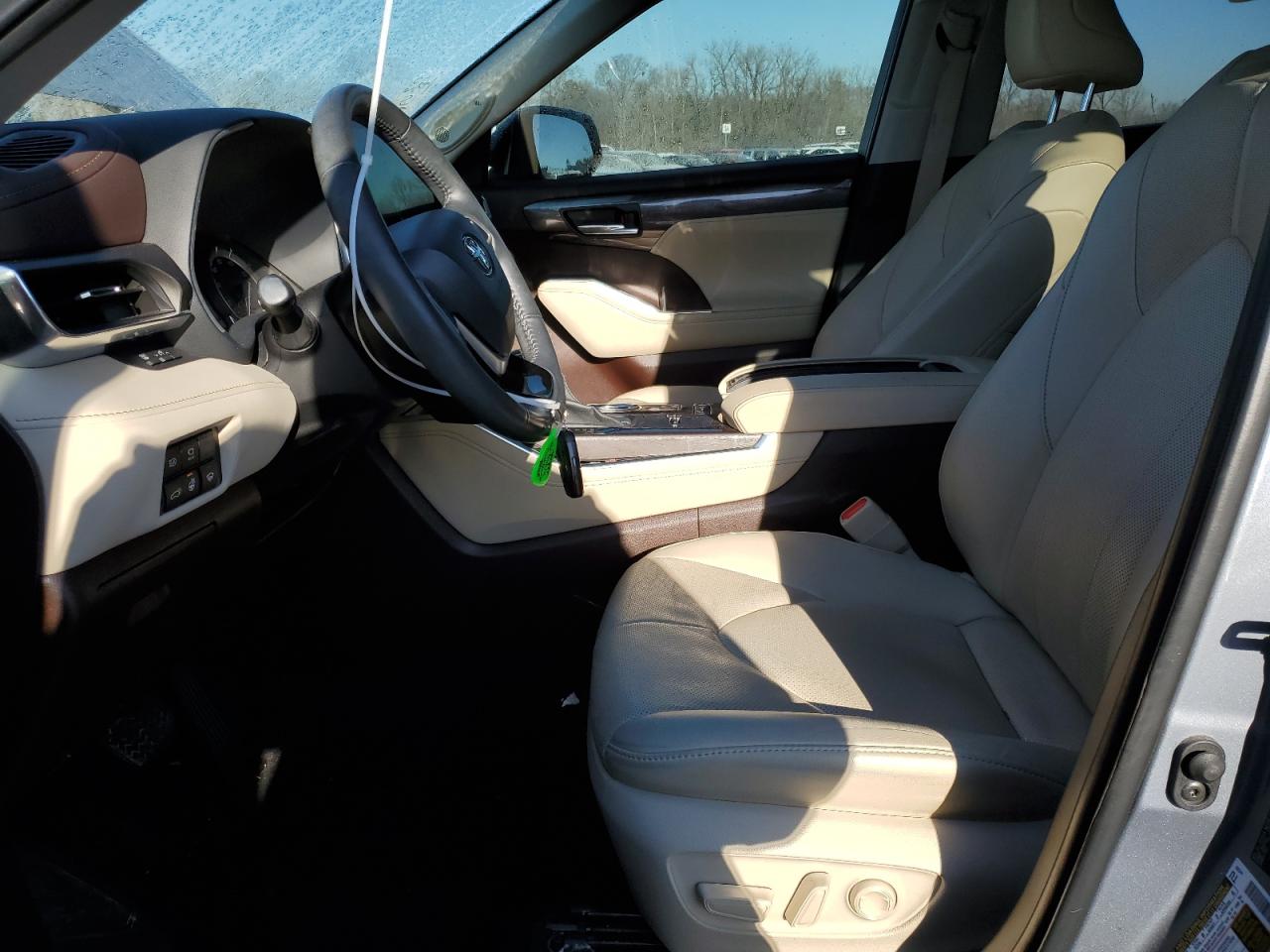 2022 Toyota Highlander - Image 7