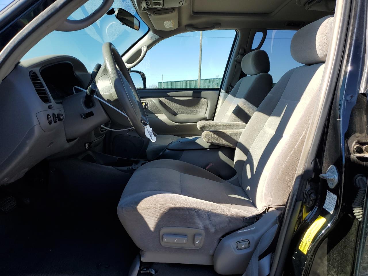 2004 Toyota Sequoia - Image 7