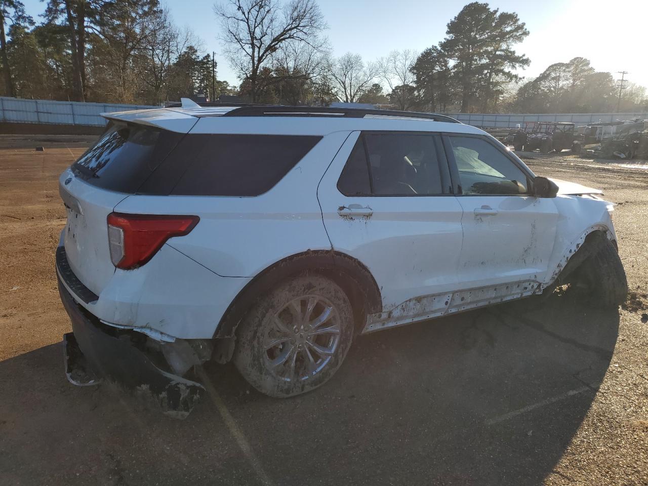 2022 Ford Explorer - Image 3