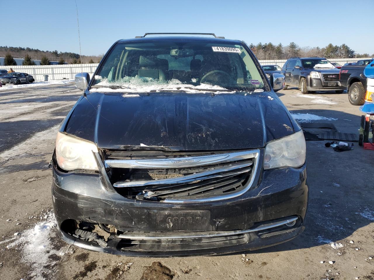 2013 Chrysler Town & Country - Image 5