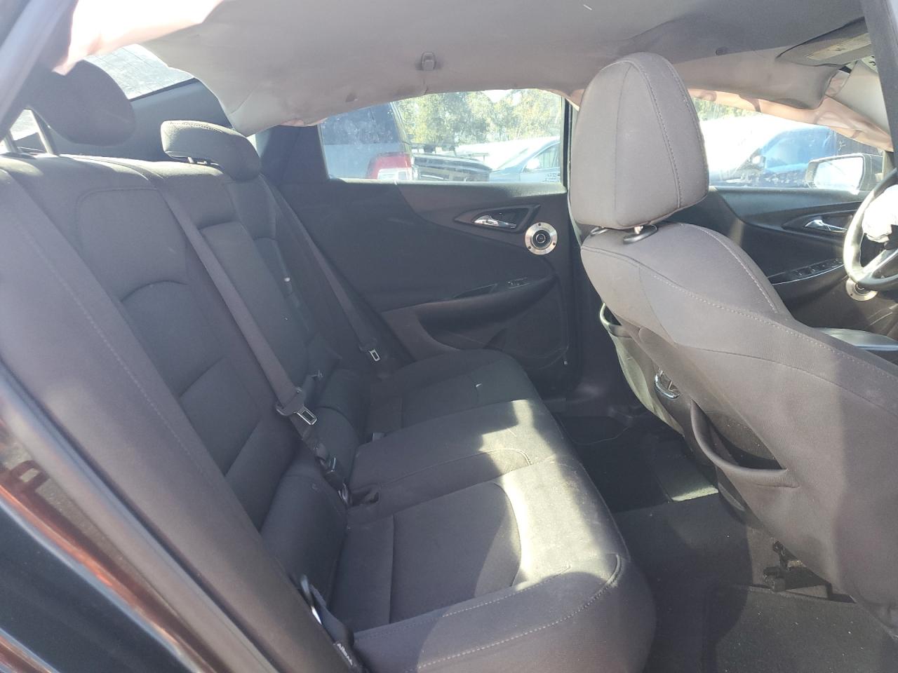 2016 Chevrolet Malibu - Image 11