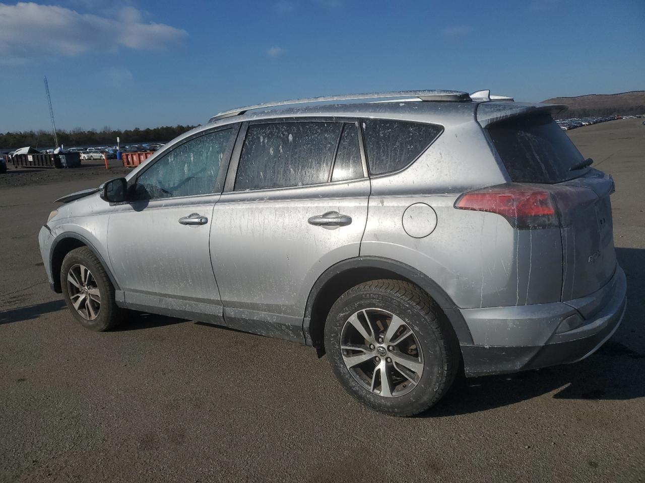 2016 Toyota RAV 4 - Image 2