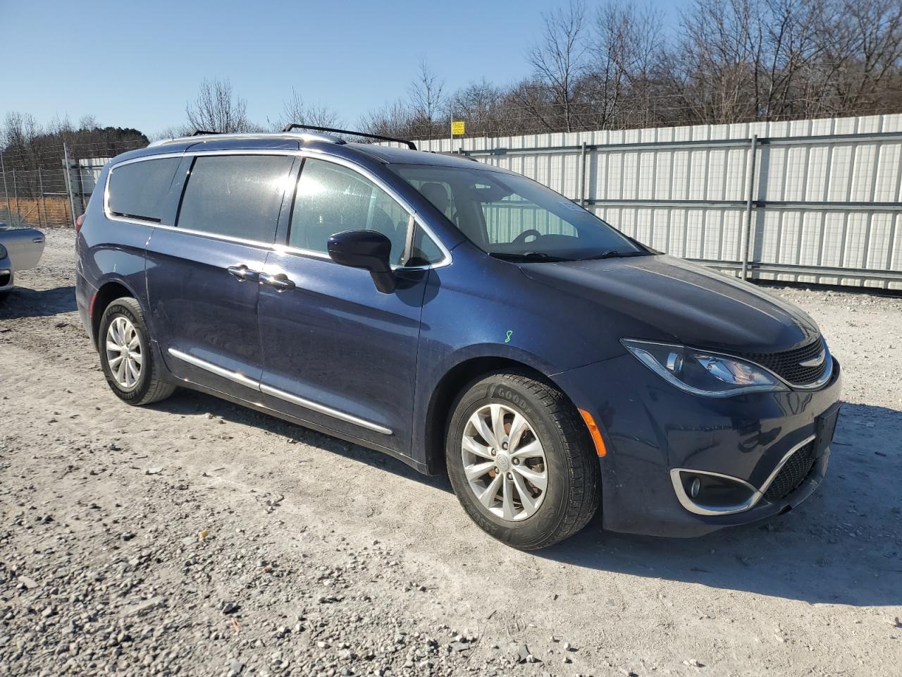 2018 Chrysler Pacifica - Image 4