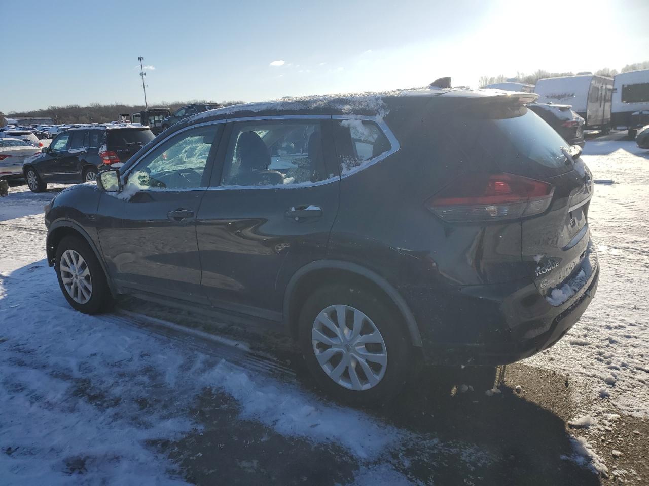 2018 Nissan Rogue - Image 2