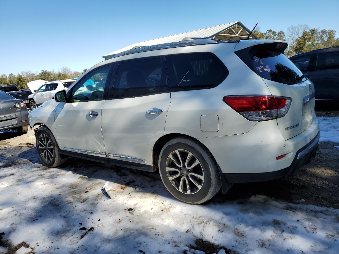 2015 Nissan Pathfinder - Image 2