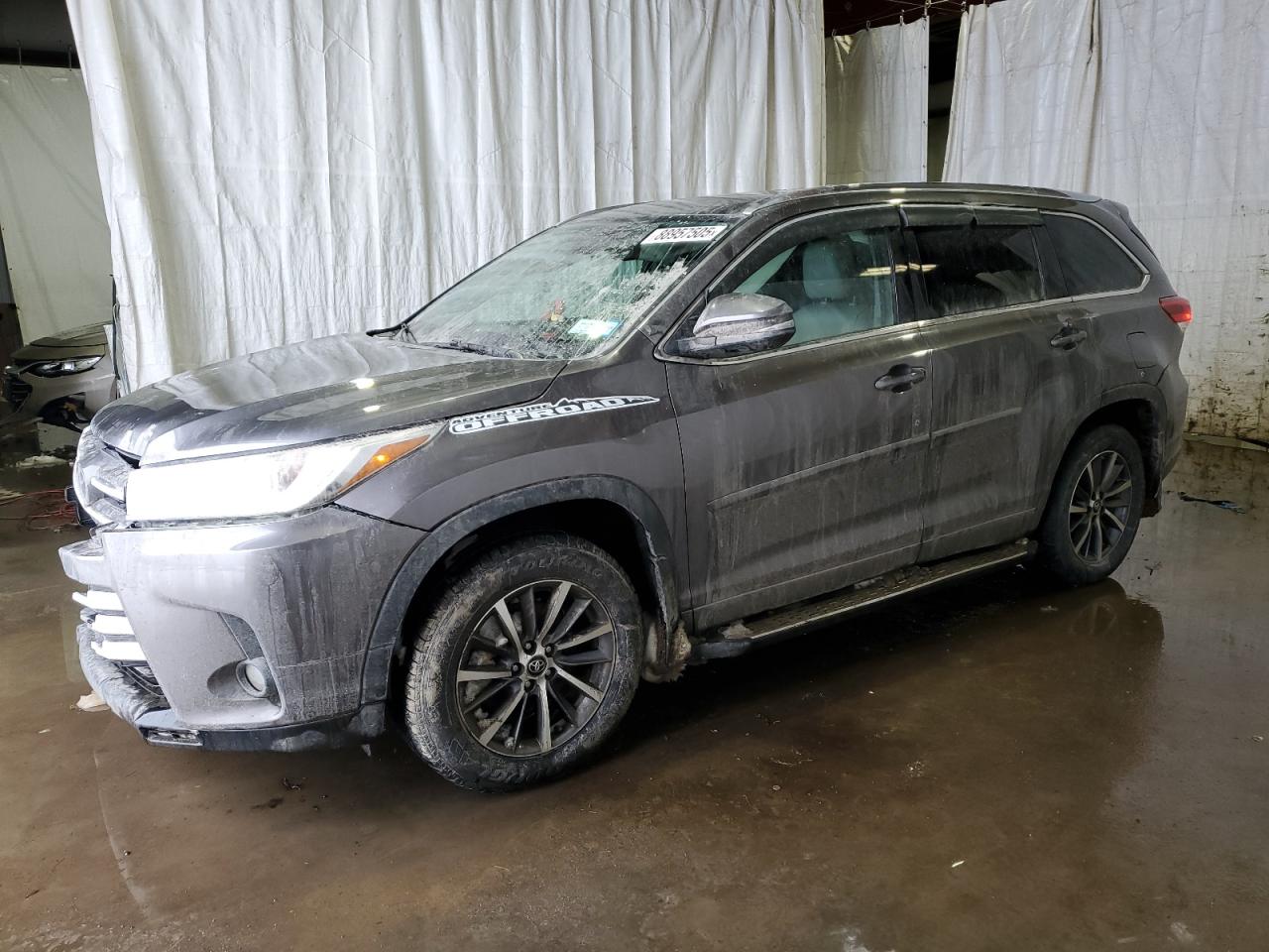 2018 Toyota Highlander - Image 1