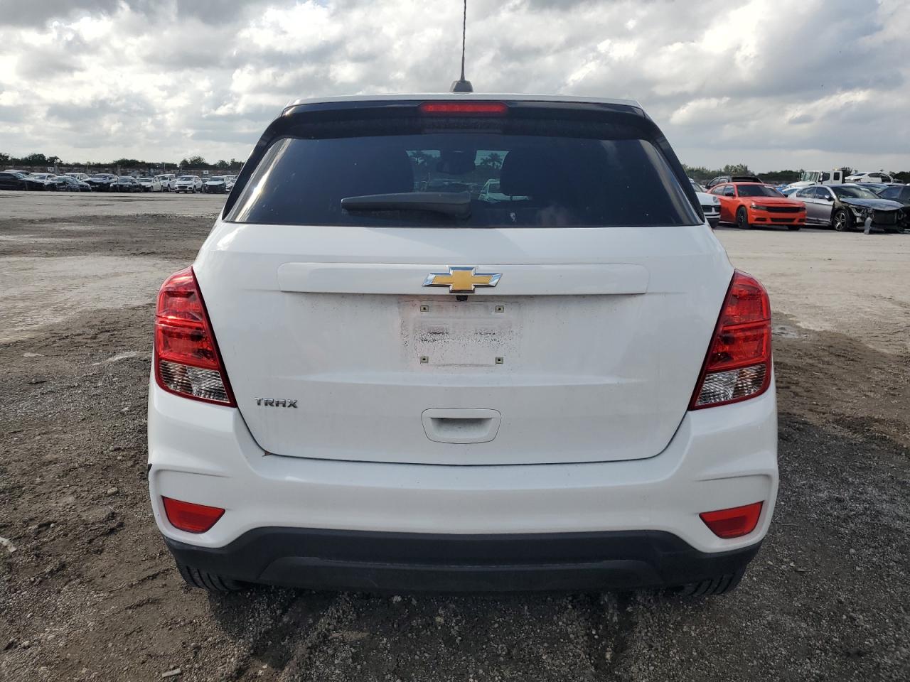 2022 Chevrolet Trax - Image 6