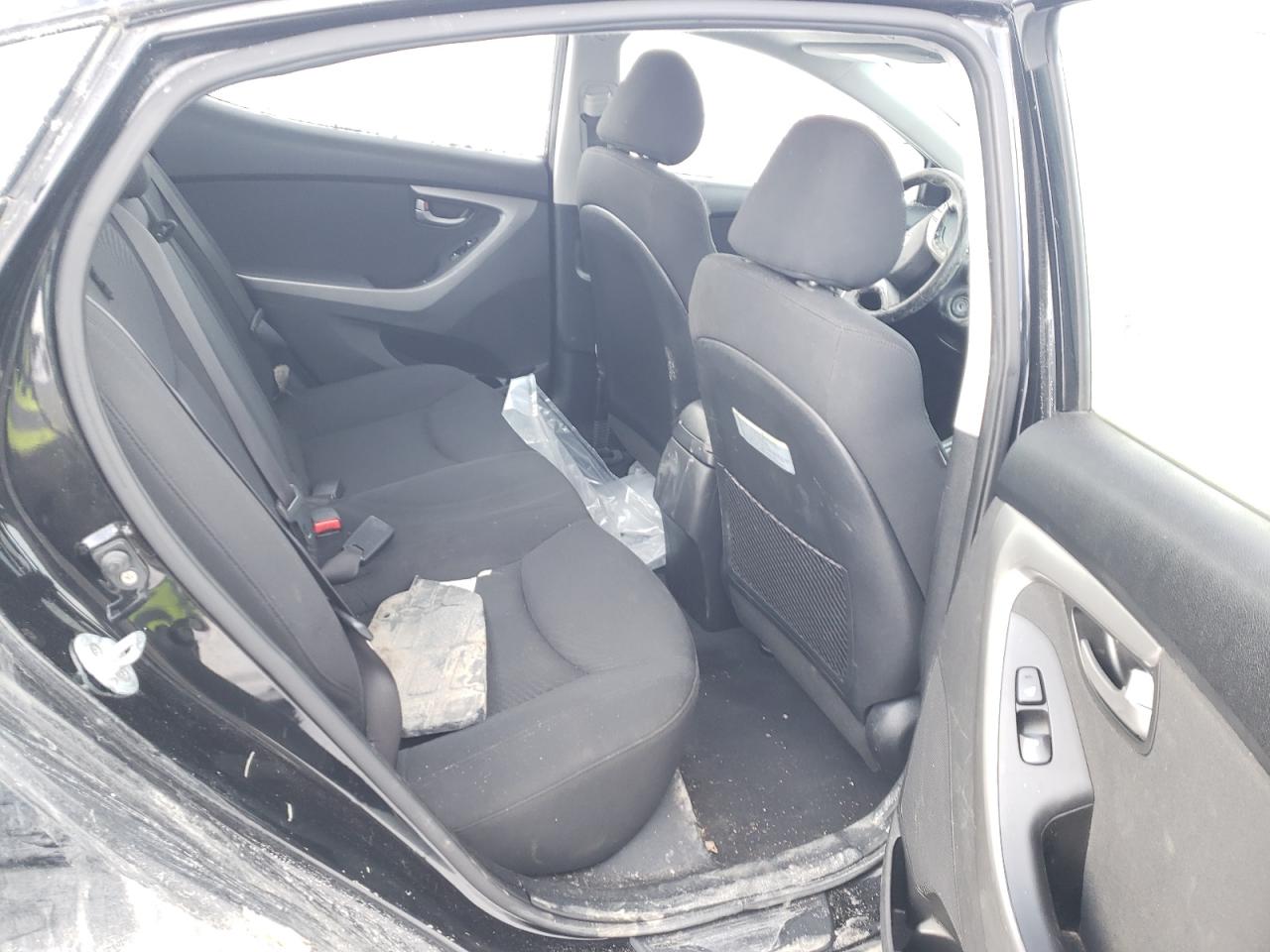 2015 Hyundai Elantra - Image 10