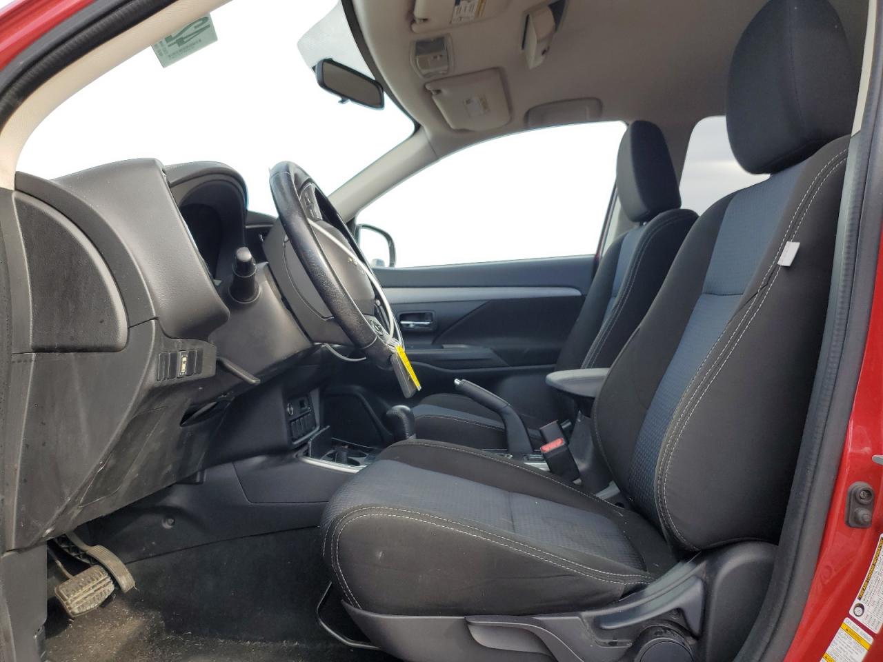 2018 Mitsubishi Outlander - Image 7