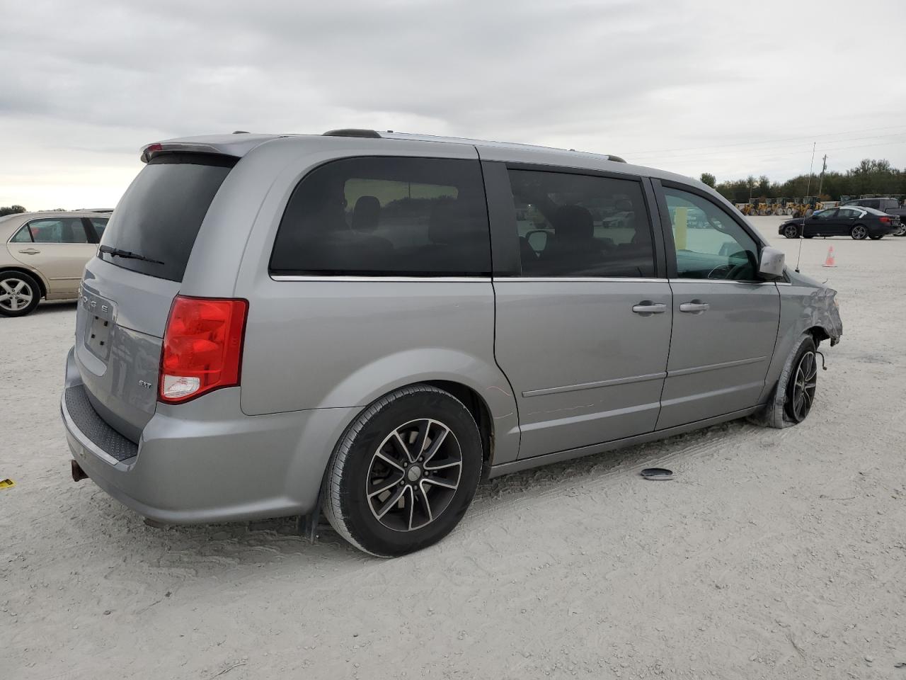 2016 Dodge Caravan - Image 3