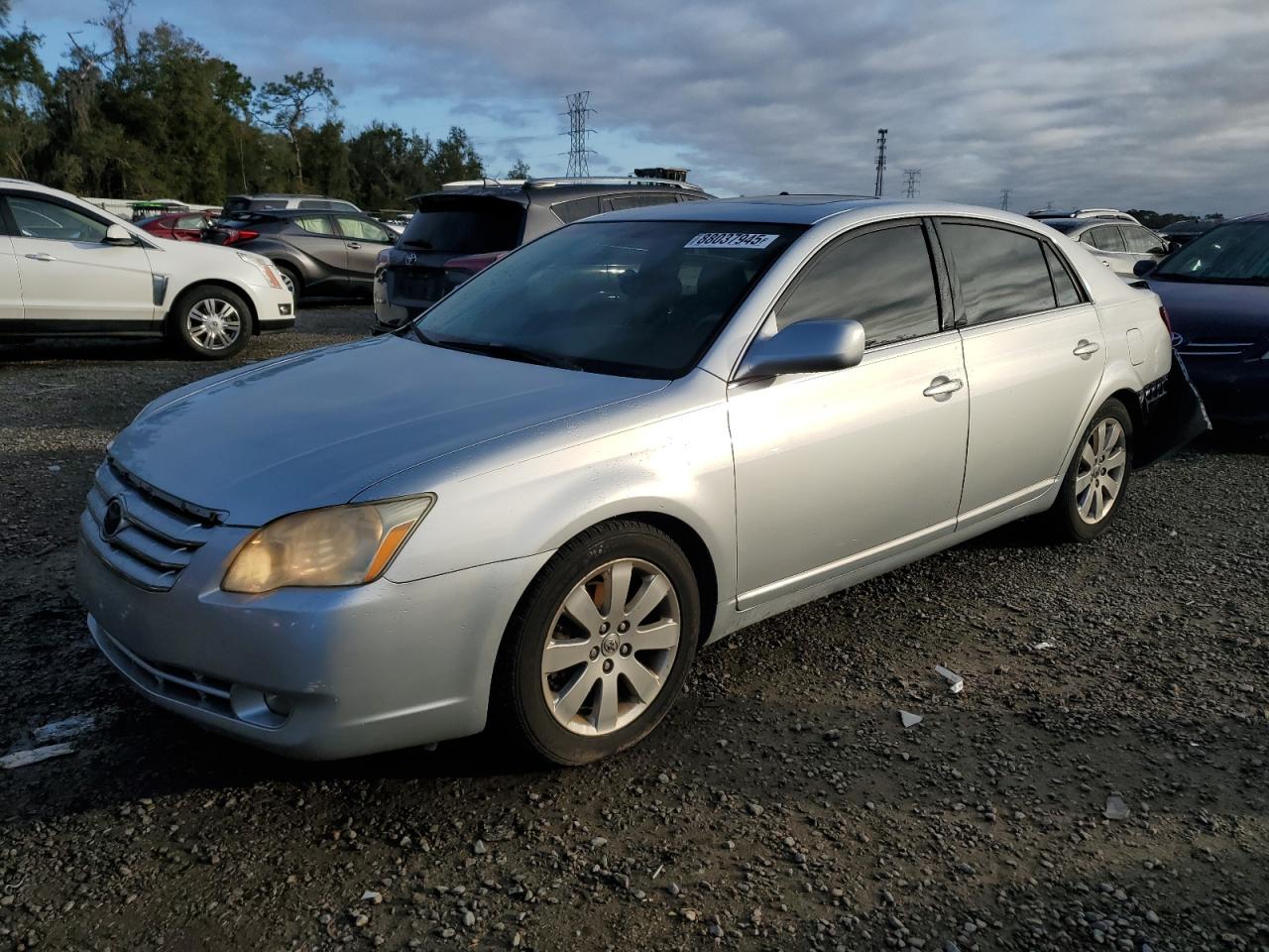 2005 Toyota Avalon - Image 1
