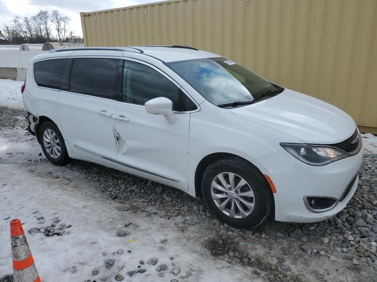 2018 Chrysler Pacifica - Image 4