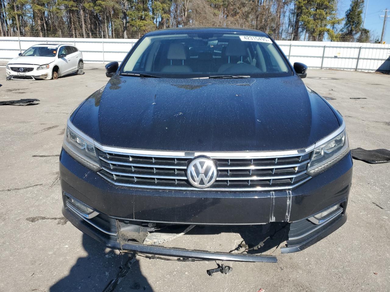 2017 Volkswagen Passat - Image 5