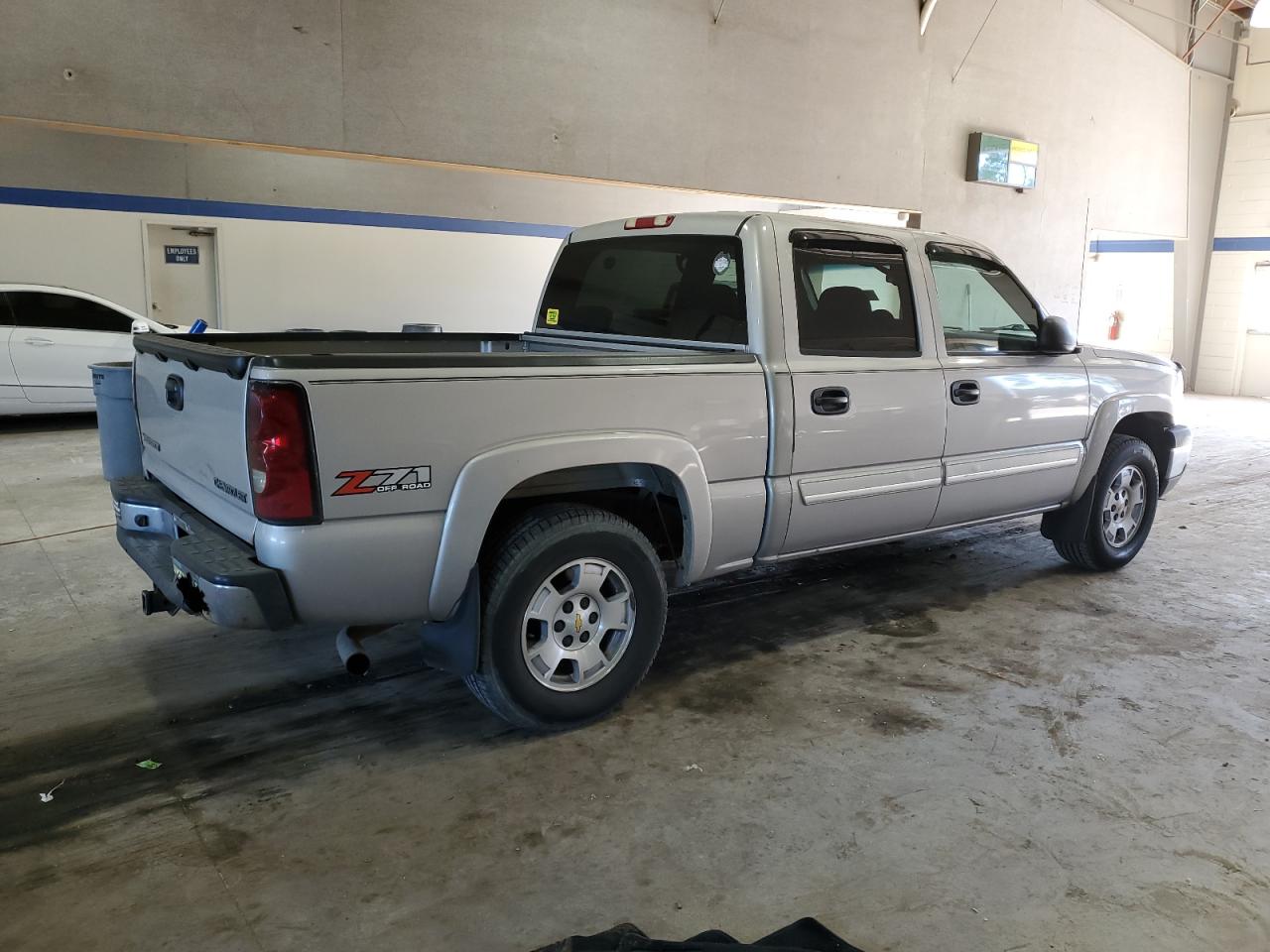 2004 Chevrolet Silverado - Image 3