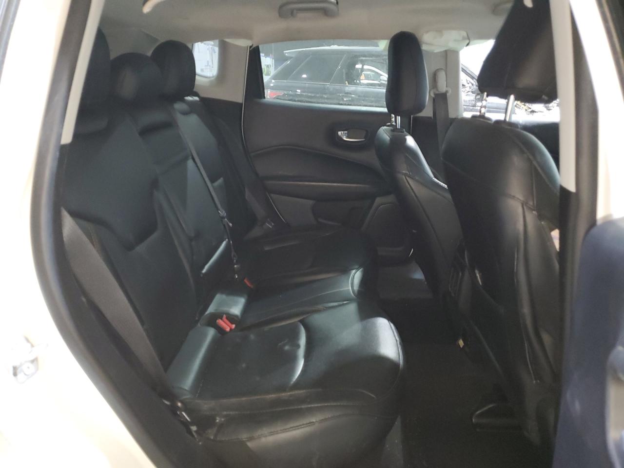 2019 Jeep Compass - Image 11