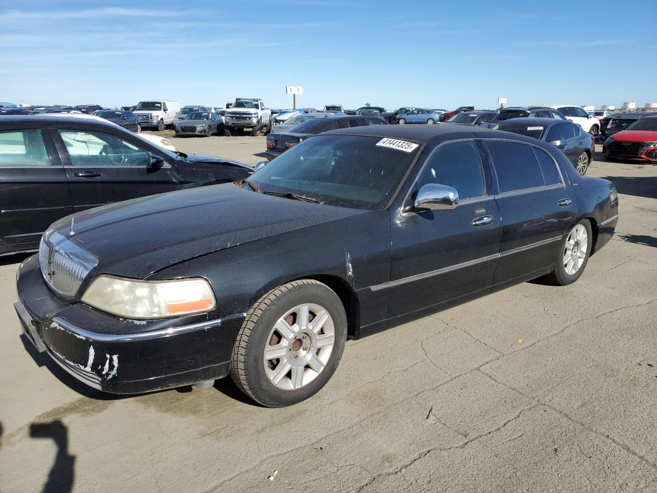 2011 Lincoln Town Car Executive L للبيع في Martinez، CA - Vandalism