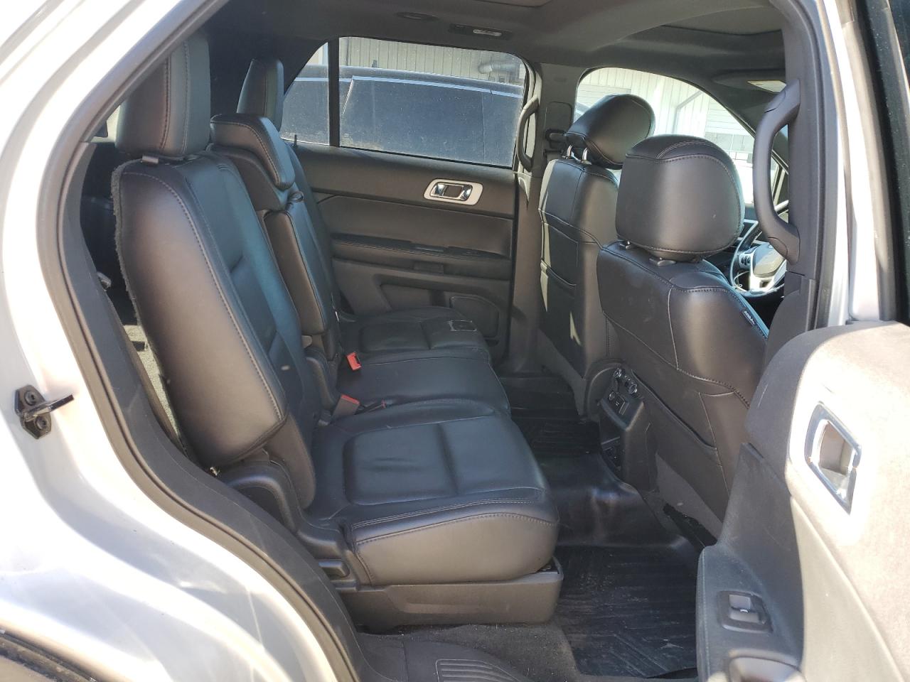 2015 Ford Explorer - Image 12