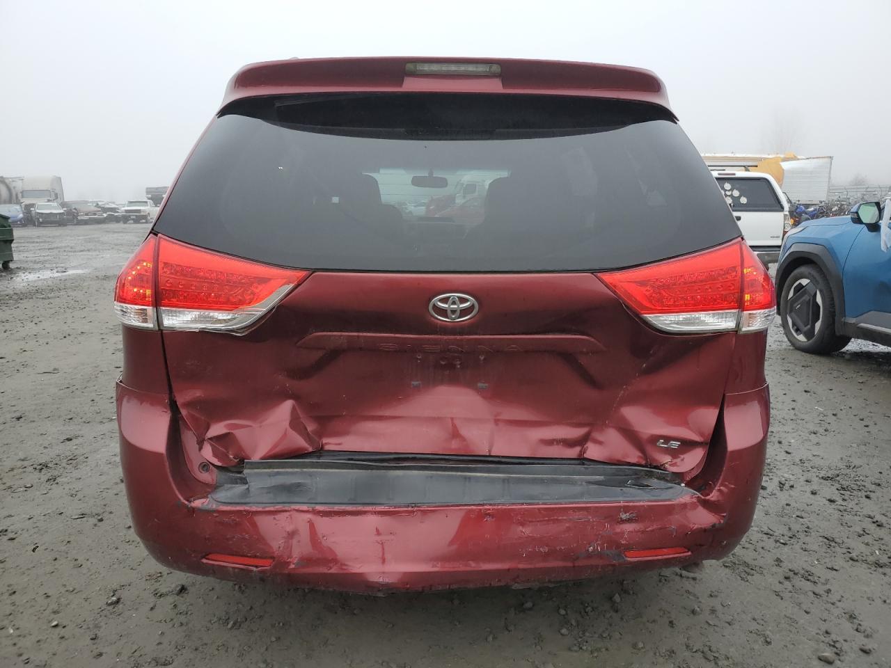 2011 Toyota Sienna - Image 6