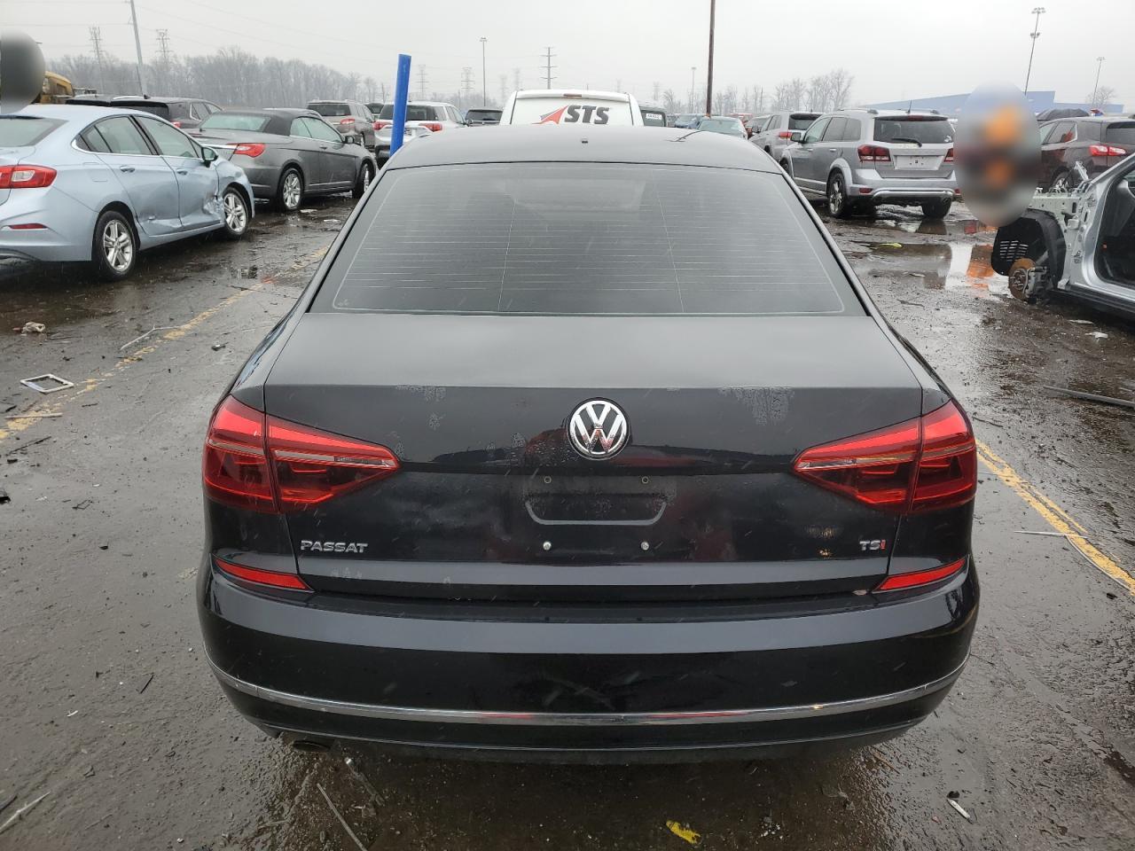 2018 Volkswagen Passat - Image 6