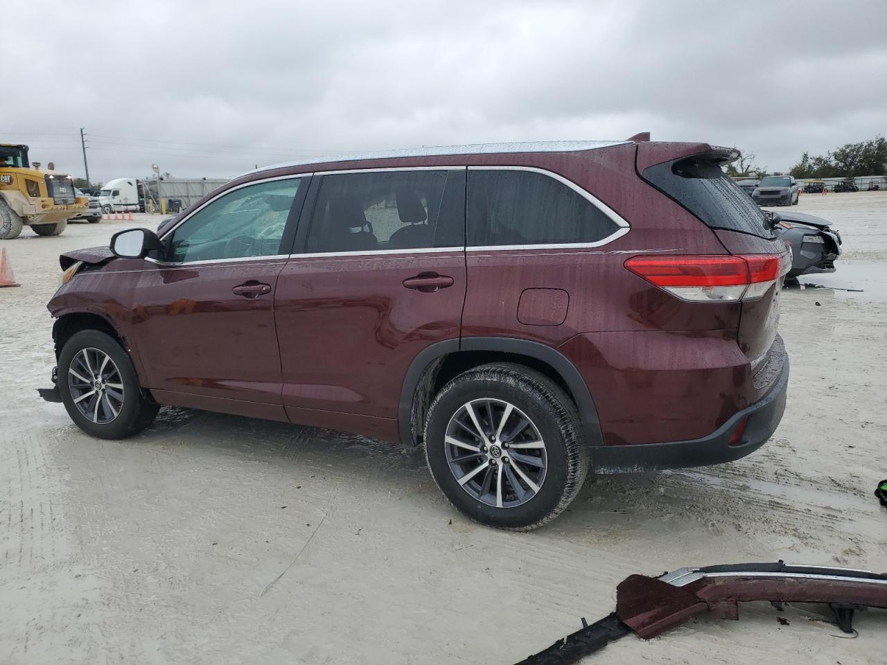 2018 Toyota Highlander - Image 2