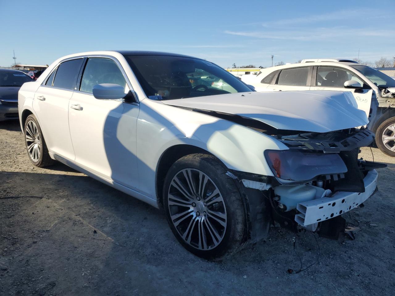 VIN 2C3CCABG8DH745475 2013 CHRYSLER 300 no.4