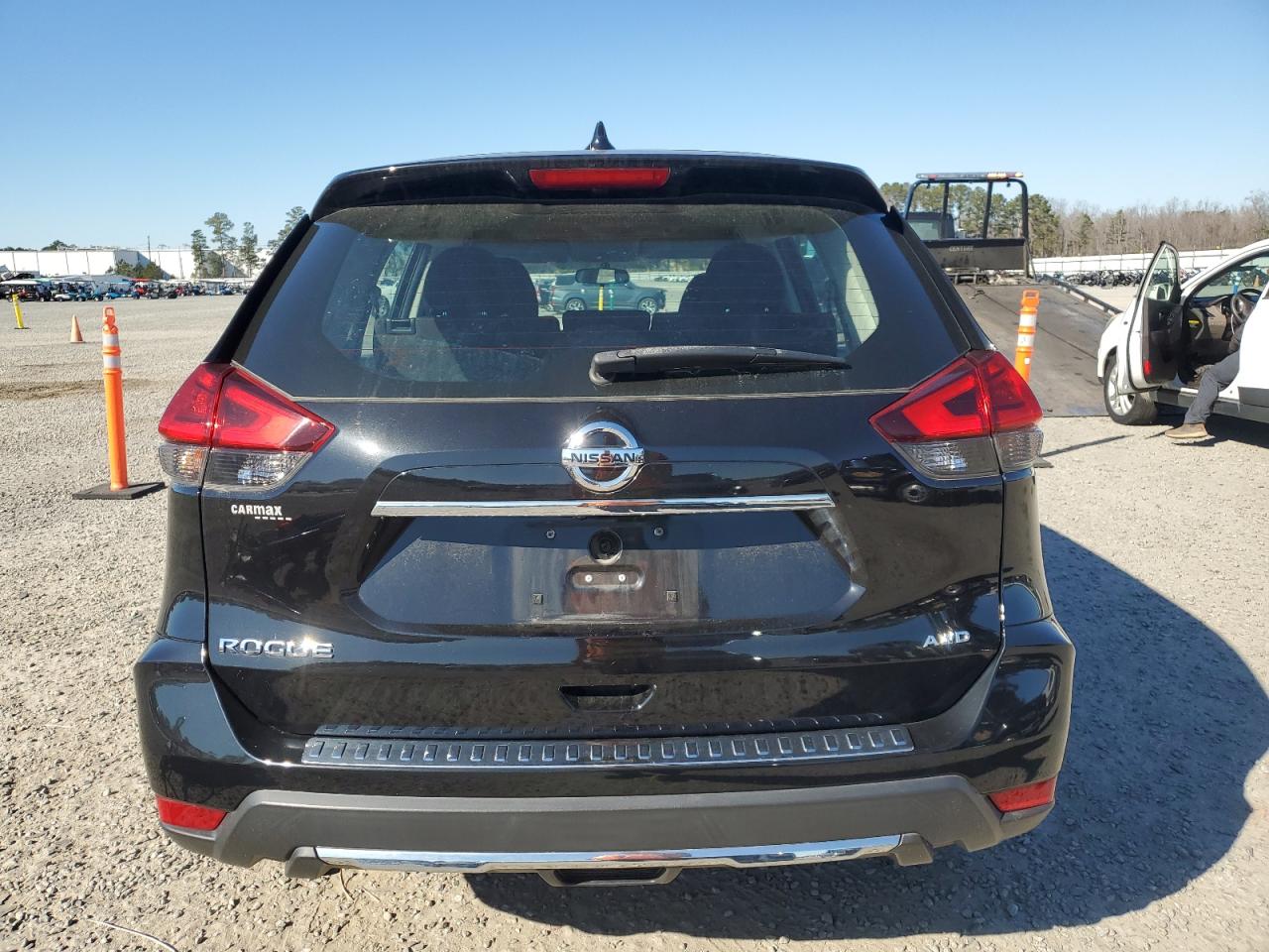 2017 Nissan Rogue - Image 6