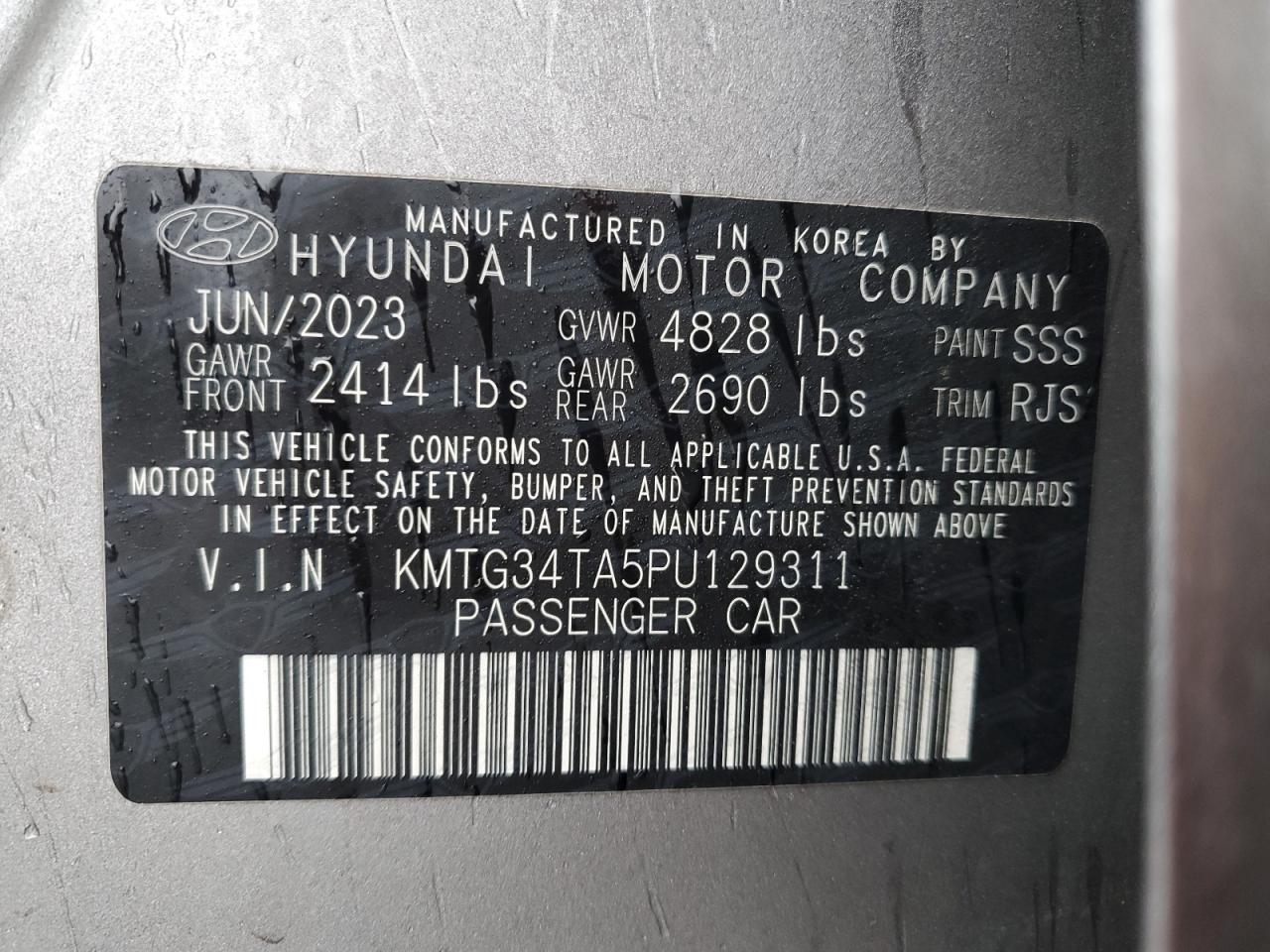 2023 Genesis G70 - Image 12